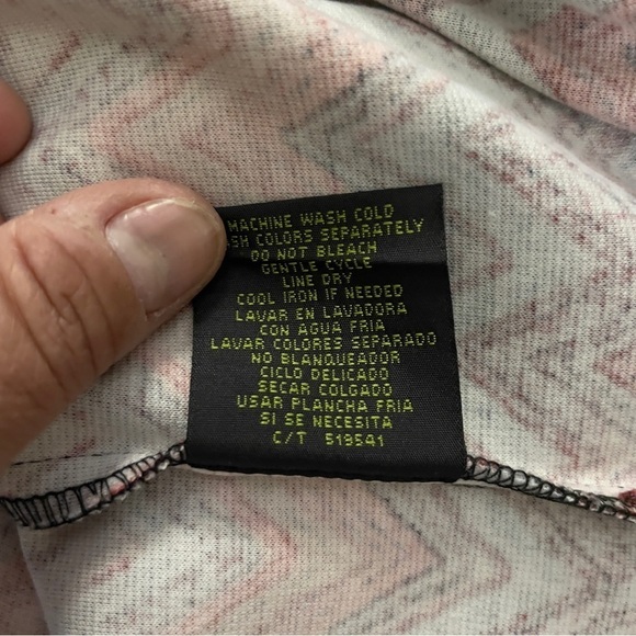 DN Design Size 8
PETITE Jacket Cropped
Chevron Zig Zag Red Black
Open Front - Picture 12 of 12